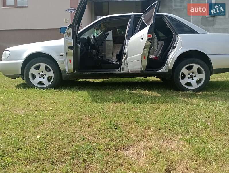 Седан Audi A6 1995 в Самборе