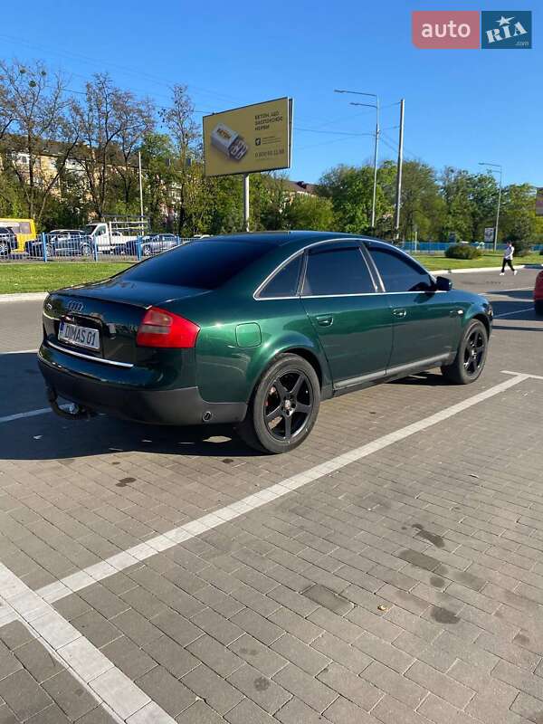 Седан Audi A6 1998 в Березні
