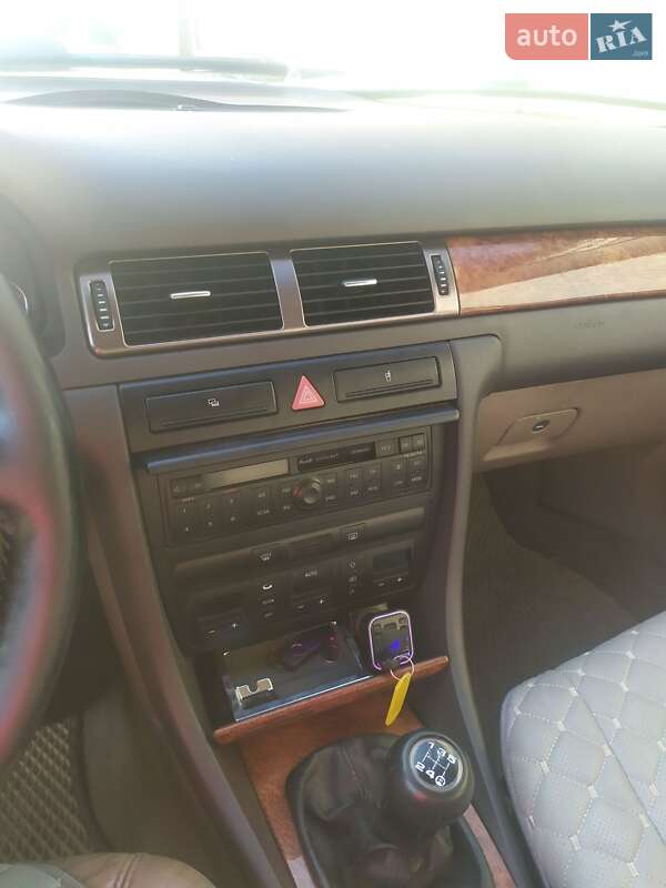 Седан Audi A6 1997 в Жовкве