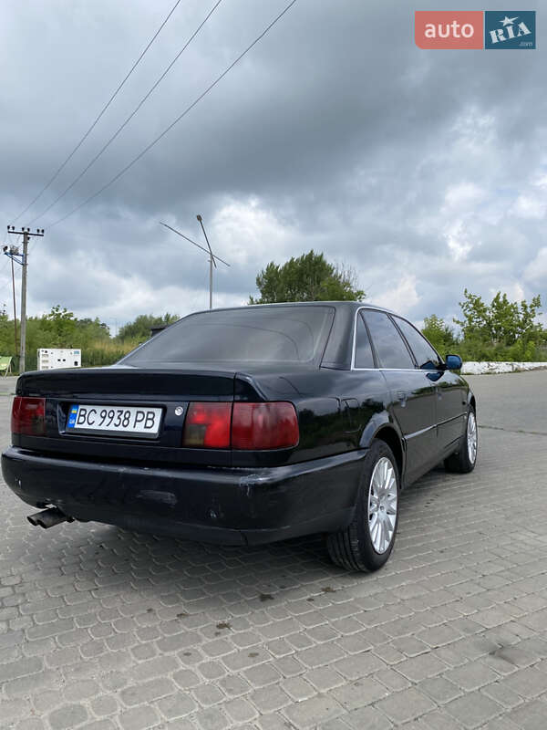 Седан Audi A6 1995 в Жовкве