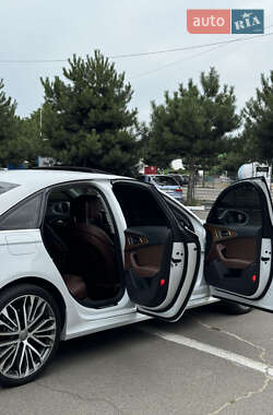 Седан Audi A6 2015 в 