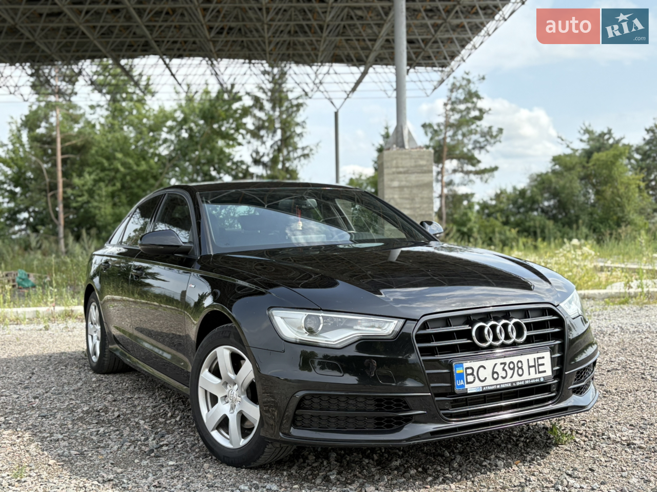 Продам власний автомобіль в ідеальному стані на хорошій комплектації. Всі деталі по телефону.