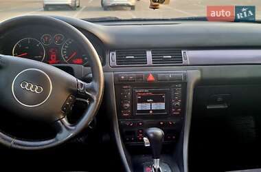 Седан Audi A6 2004 в 