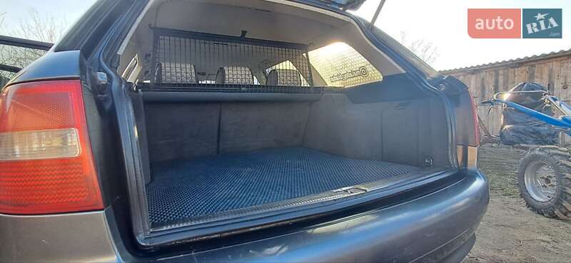 Универсал Audi A6 2003 в Костополе