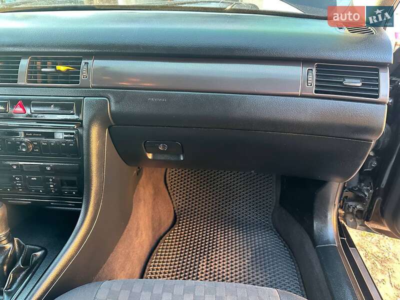 Седан Audi A6 2001 в Лебедине