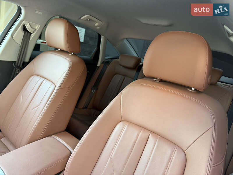 Седан Audi A6 2023 в Киеве