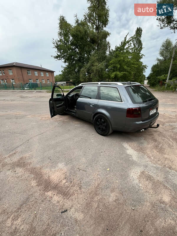 Универсал Audi A6 2003 в Коростене