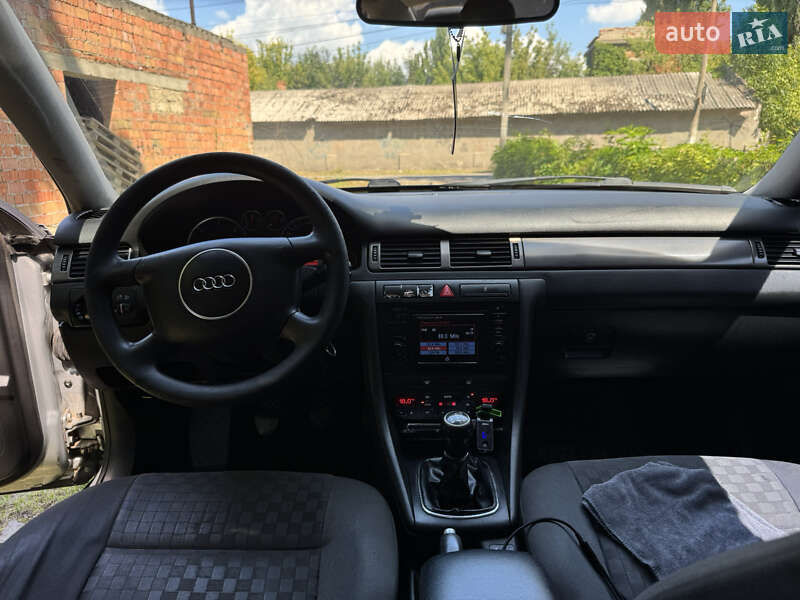 Седан Audi A6 2002 в Хотине