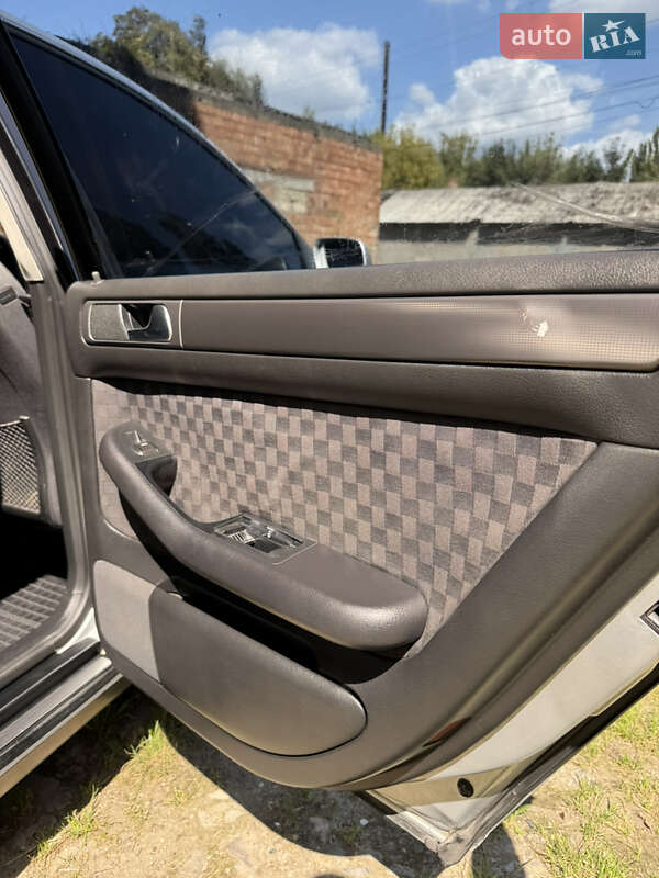 Седан Audi A6 2002 в Хотине