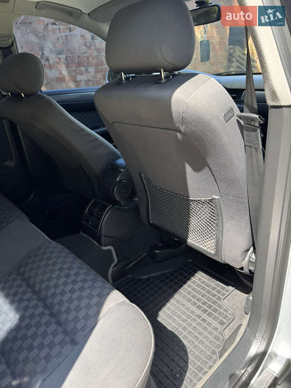 Седан Audi A6 2002 в Хотине
