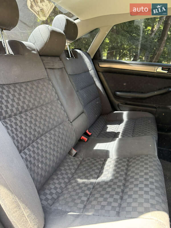 Седан Audi A6 2002 в Хотине