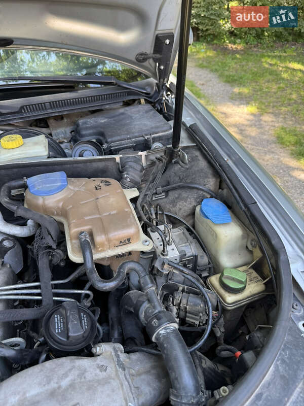 Седан Audi A6 2002 в Хотине