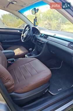 Седан Audi A6 2004 в 