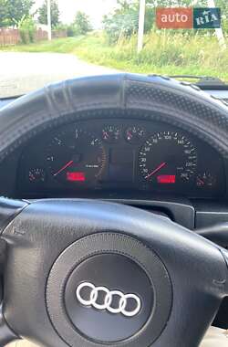 Седан Audi A6 2001 в 