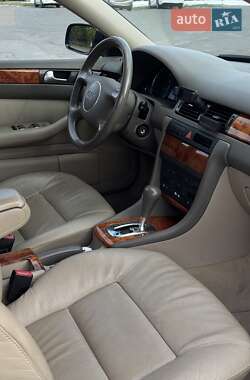 Седан Audi A6 2004 в 