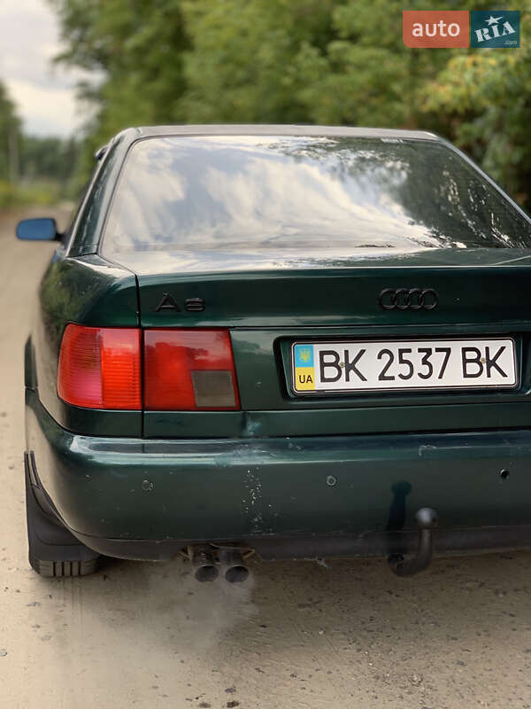 Седан Audi A6 1995 в Киверцах
