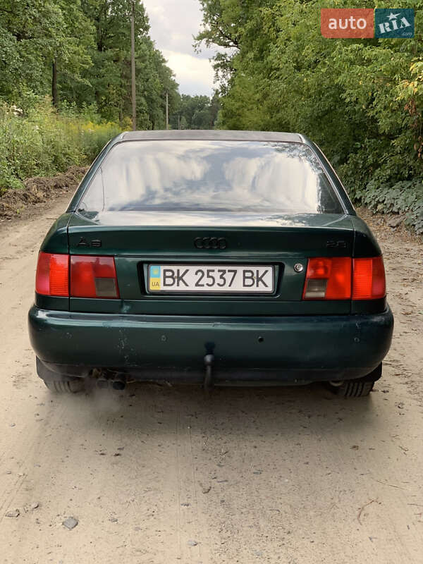 Седан Audi A6 1995 в Киверцах