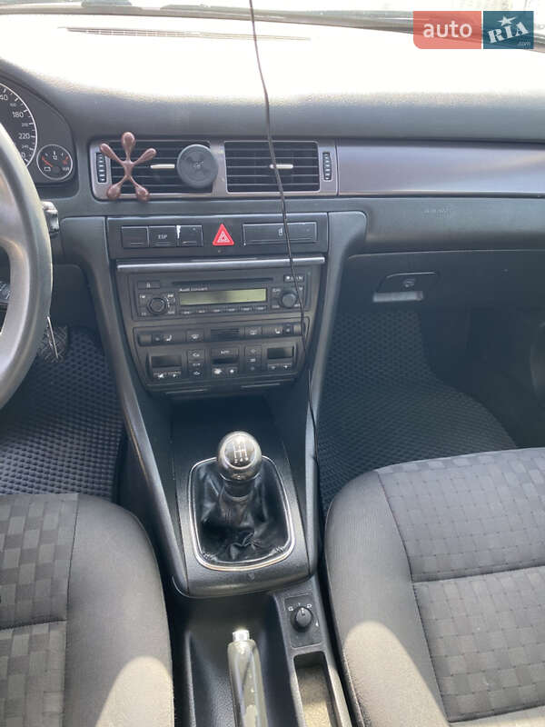 Универсал Audi A6 2003 в Жовкве