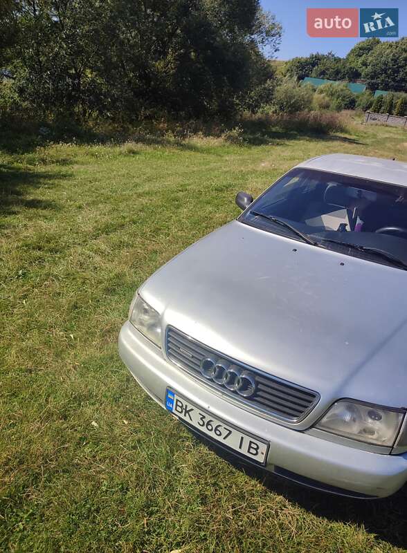Седан Audi A6 1995 в Острозі