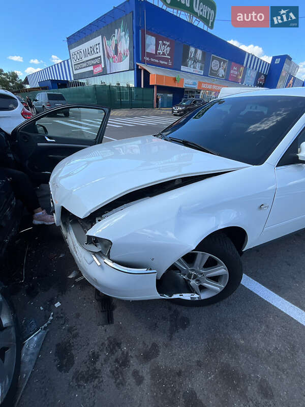 Седан Audi A6 2000 в 