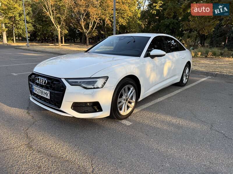 Седан Audi A6 2023 в 