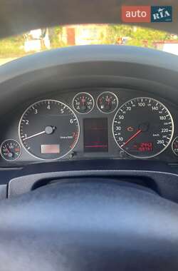 Седан Audi A6 2002 в 
