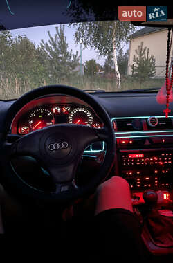Седан Audi A6 2001 в 