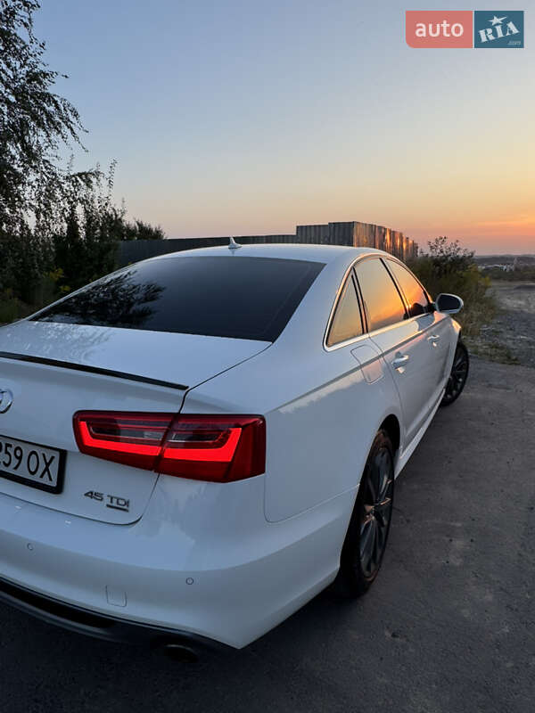Седан Audi A6 2014 в Рівному