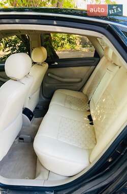 Седан Audi A6 2001 в 