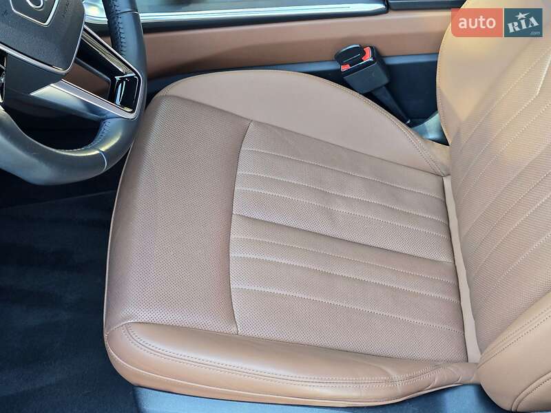 Седан Audi A6 2019 в Першотравенске