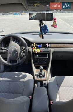 Седан Audi A6 2001 в 