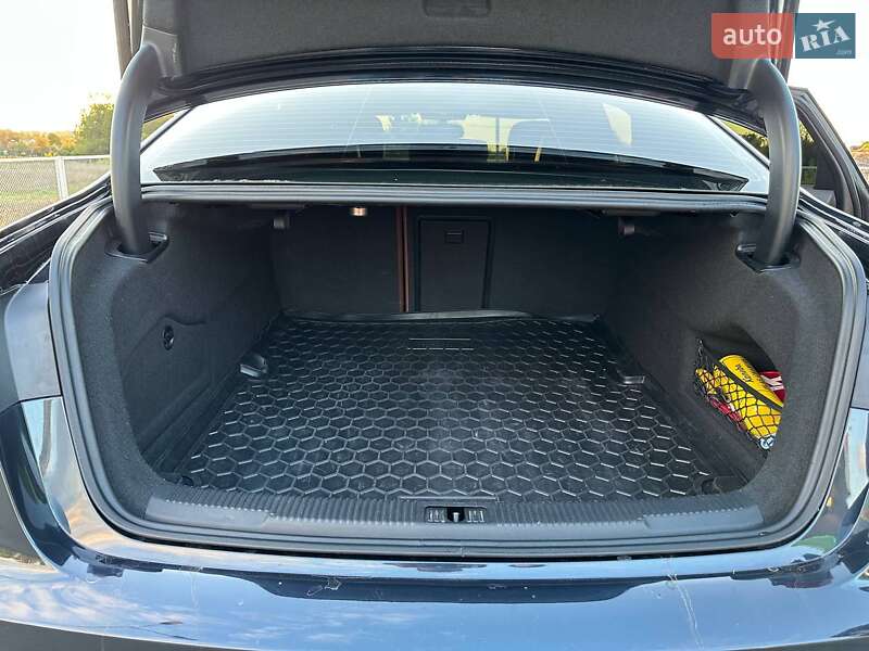 Седан Audi A6 2016 в Ромнах