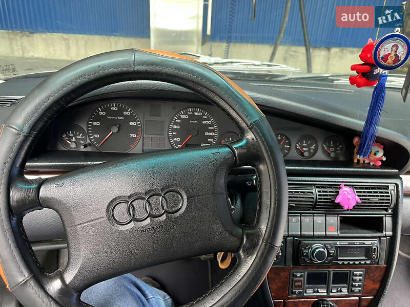Седан Audi A6 1995 в Чорткові