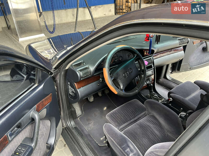 Седан Audi A6 1995 в Чорткові