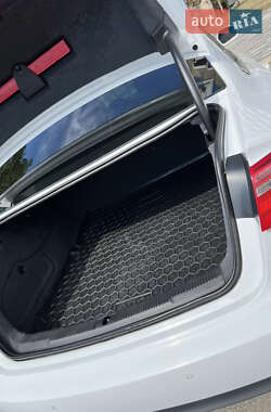 Седан Audi A6 2012 в 