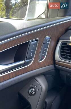 Седан Audi A6 2015 в 