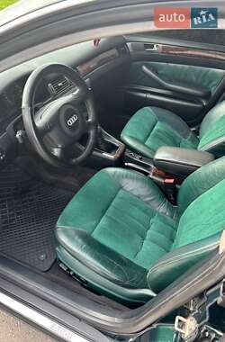 Седан Audi A6 2001 в 