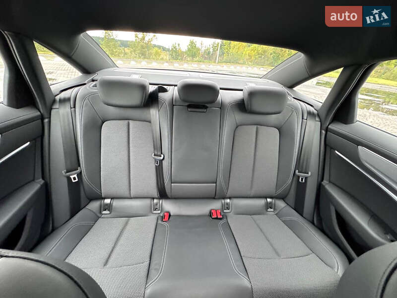 Седан Audi A6 2021 в Радивиліві