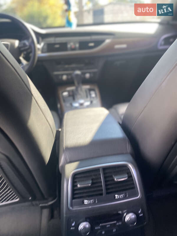 Седан Audi A6 2015 в Знам'янці
