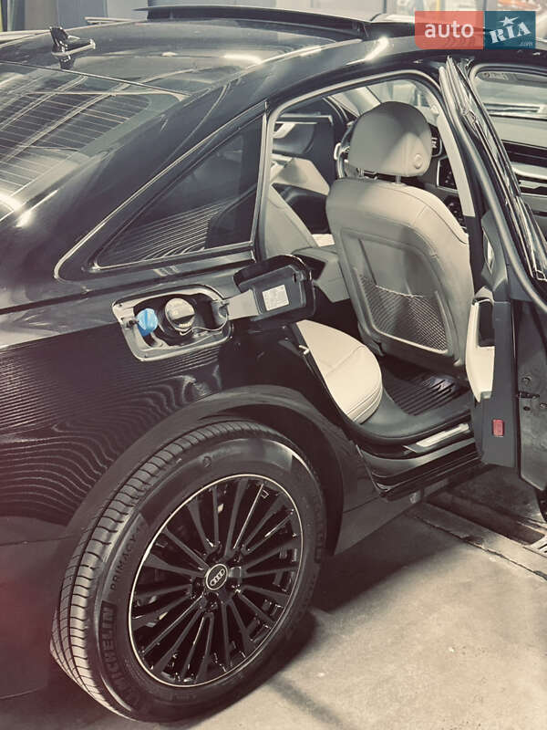 Седан Audi A6 2023 в Киеве