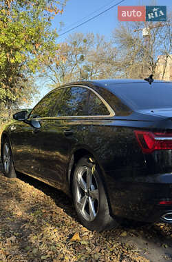 Седан Audi A6 2020 в  фото 2 Седан Audi A6 2020 в