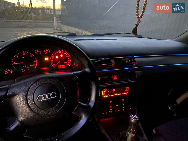 Седан Audi A6 1998 в Вознесенске