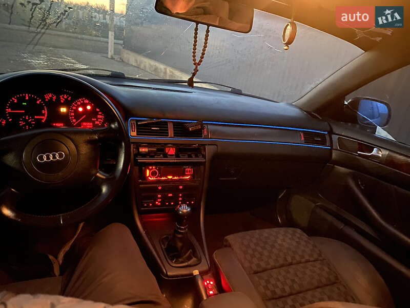 Седан Audi A6 1998 в Вознесенске