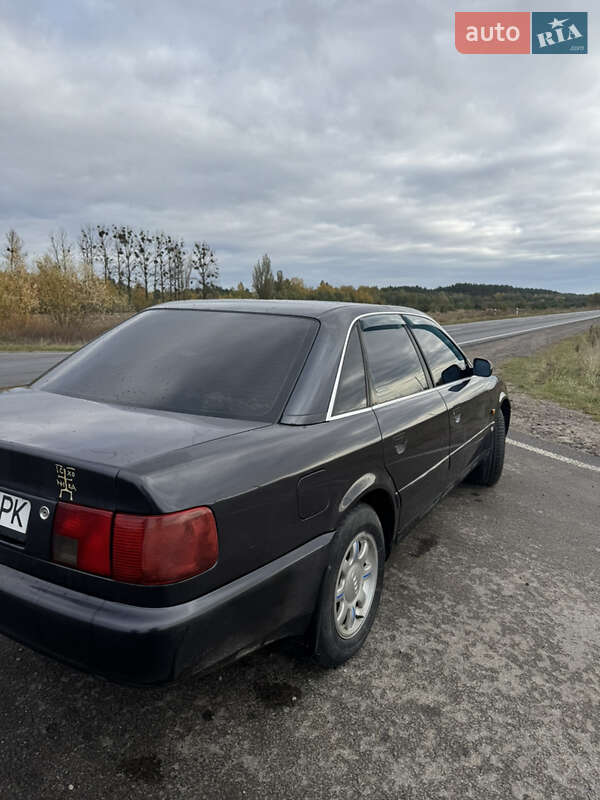 Седан Audi A6 1995 в Жовкві