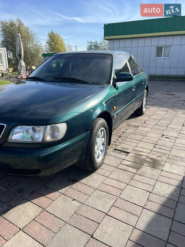 Седан Audi A6 1995 в Жовкві