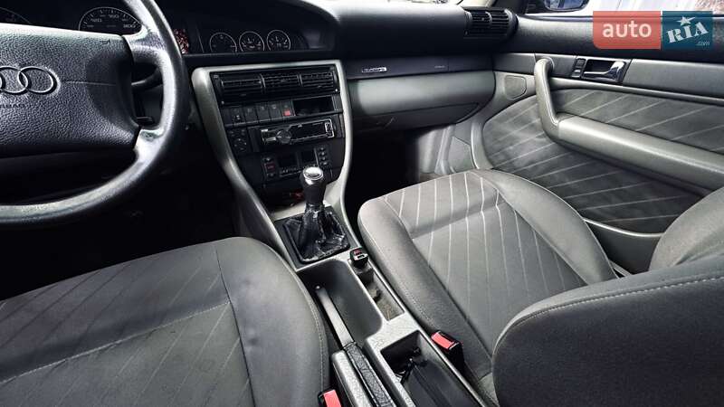 Седан Audi A6 1997 в Звягеле