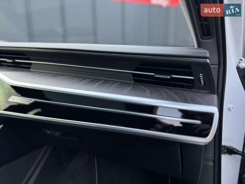 Седан Audi A6 2021 в Луцке