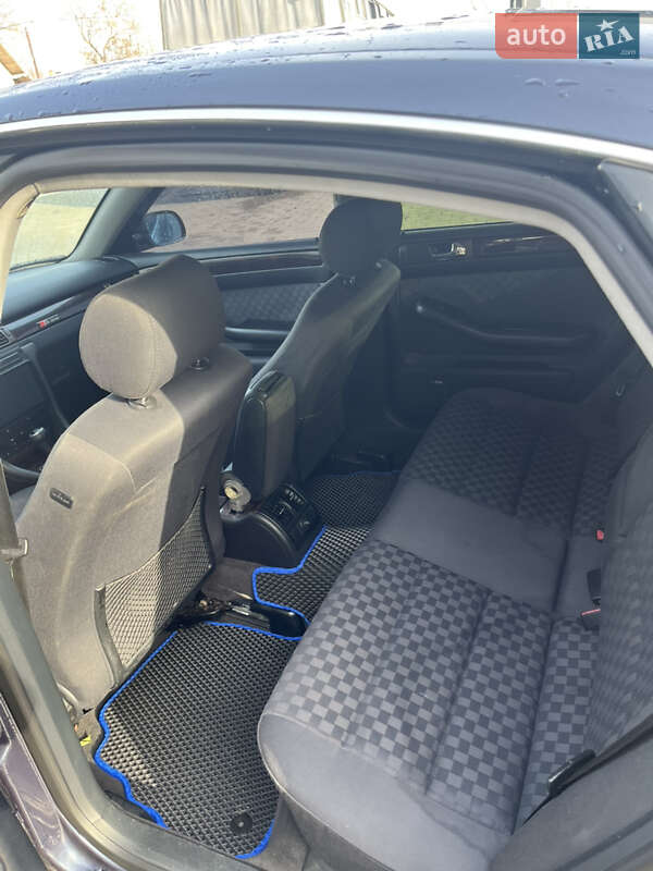 Седан Audi A6 2002 в Долине