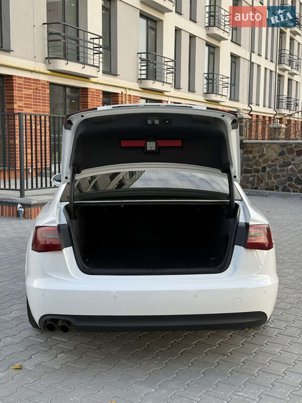 Седан Audi A6 2011 в Самборе