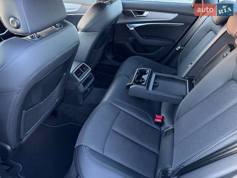 Седан Audi A6 2021 в Радивиліві